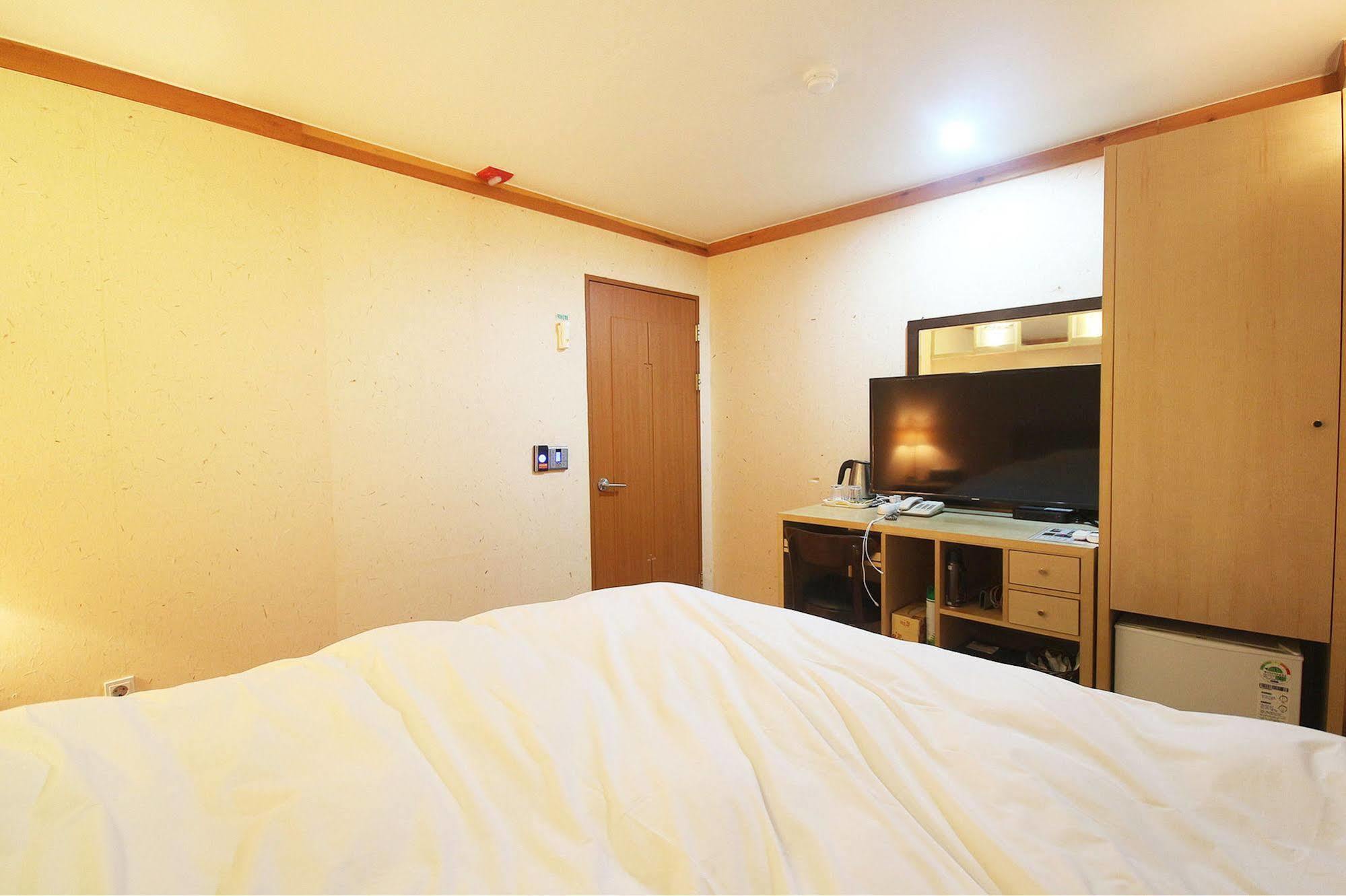 Jeonju Tourist Hotel Exterior photo